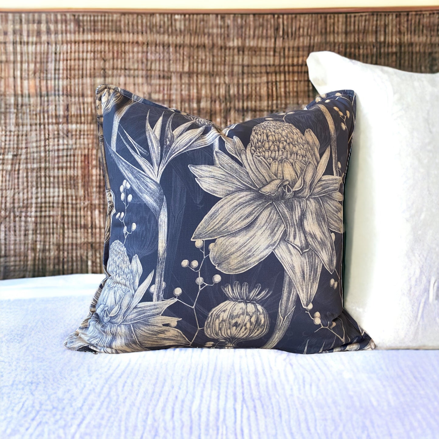 Cushion Cover Vintage Strelitzia Dark